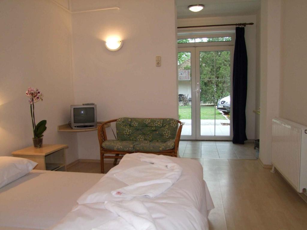 Hotel Platan Zamárdi Oda fotoğraf